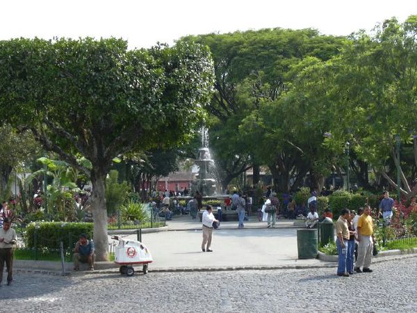 Plaza Central & fountain