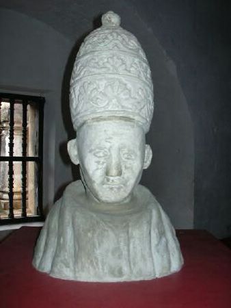 Bishop head
